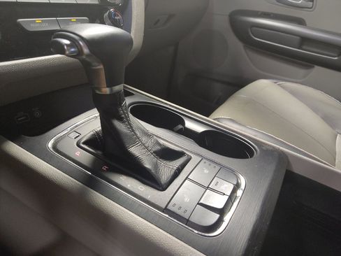 Used 2017 Kia Sedona LX w/ LX Essentials Premium Package FWD image 26