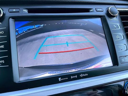 Used 2018 Toyota Highlander XLE image 22