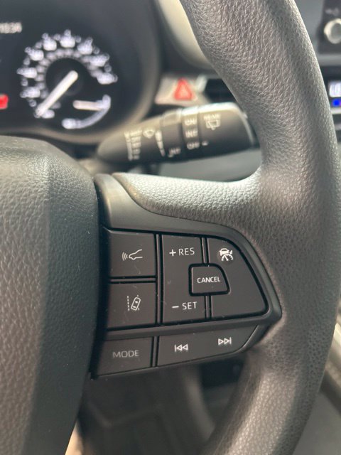 Used 2025 Toyota Sienna LE AWD/4WD image 15