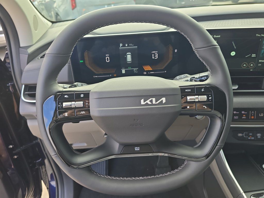 New 2027 Kia Carnival EX FWD image 30