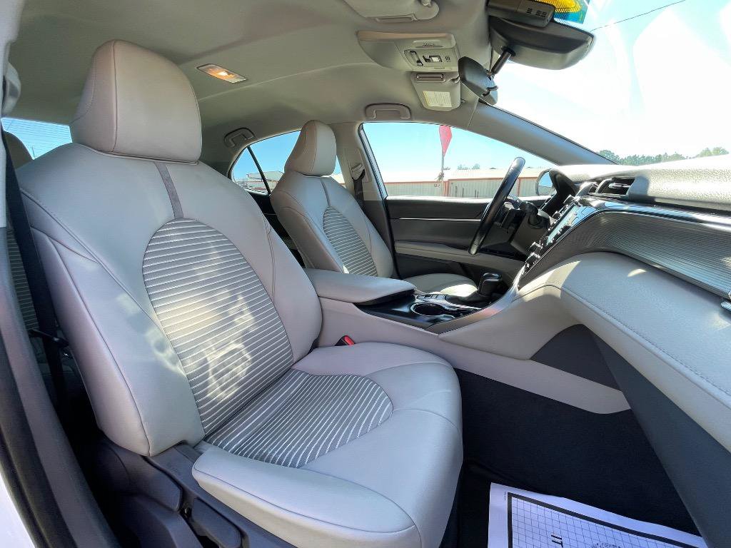 Used 2020 Toyota Camry SE FWD image 15
