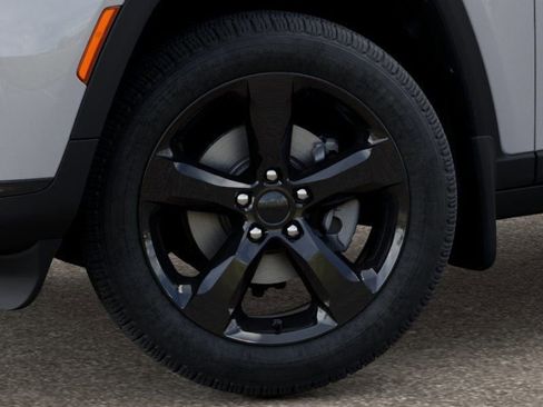 New 2025 Jeep Grand Cherokee L Limited w/ Black Appearance Package AWD/4WD image 8