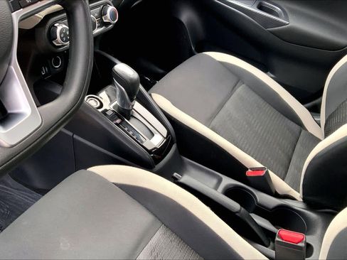 Used 2021 Nissan Versa SV image 16