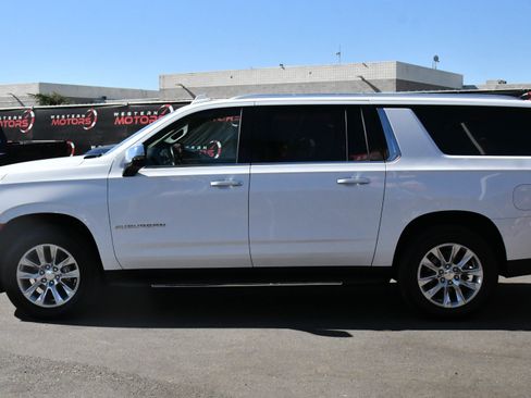 Used 2023 Chevrolet Suburban Premier RWD image 4
