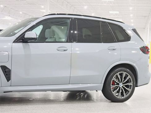 Used 2025 BMW X5 xDrive50e w/ M Sport Package AWD/4WD image 3