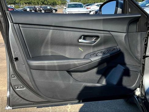 Used 2025 Nissan Sentra SV w/ All-Weather Package FWD image 16