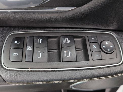 Used 2024 RAM 1500 Laramie AWD/4WD image 17