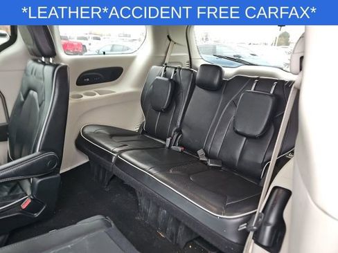 Used 2022 Chrysler Pacifica Limited image 30