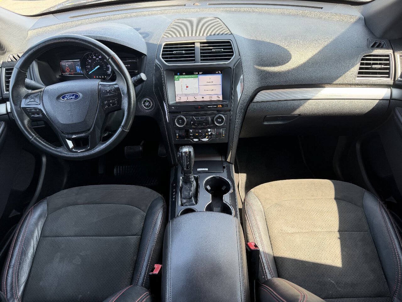 Used 2018 Ford Explorer XLT w/ Equipment Group 202A FWD image 11