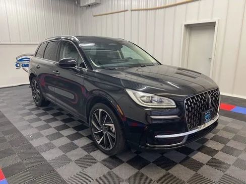 Used 2023 Lincoln Corsair Grand Touring image 2