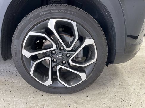 Used 2024 Chevrolet Trax RS w/ Sunroof Package FWD image 5