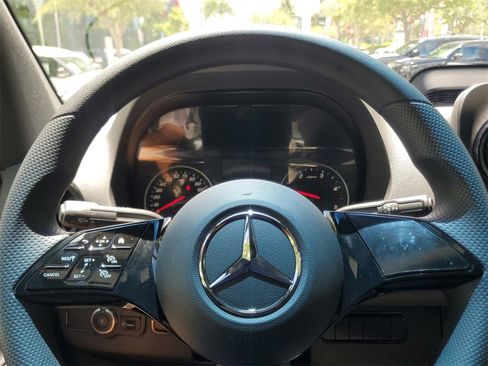 Used 2025 Mercedes-Benz Sprinter 2500 image 17