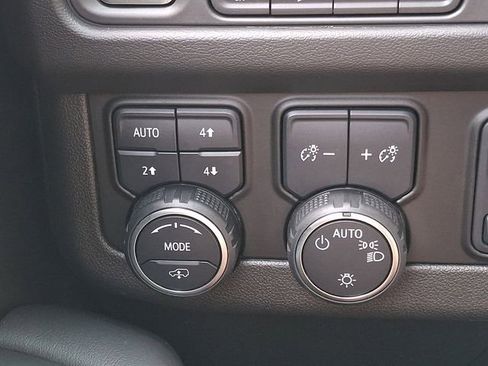 Used 2024 Chevrolet Suburban High Country image 26