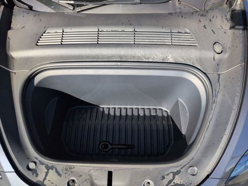 Used 2023 Tesla Model Y Long Range image 31