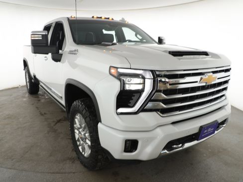 Used 2024 Chevrolet Silverado 3500 High Country w/ Technology Package image 3