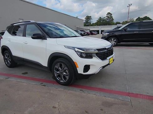 Used 2024 Kia Seltos S FWD image 2