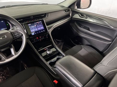 Used 2023 Jeep Grand Cherokee Laredo w/ Luxury Tech Group I image 23