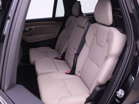 Certified 2025 Volvo XC90 B5 Plus AWD/4WD image 13