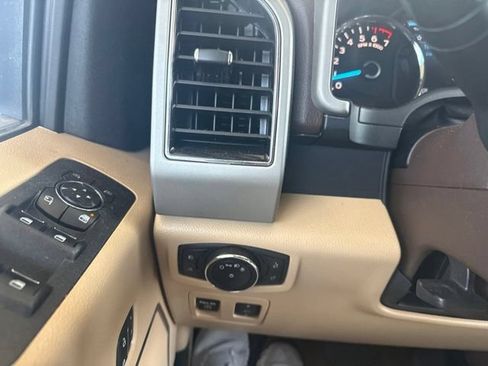 Used 2019 Ford F150 Lariat w/ Trailer Tow Package RWD image 28