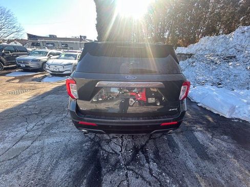 Used 2023 Ford Explorer XLT w/ Equipment Group 202A image 6
