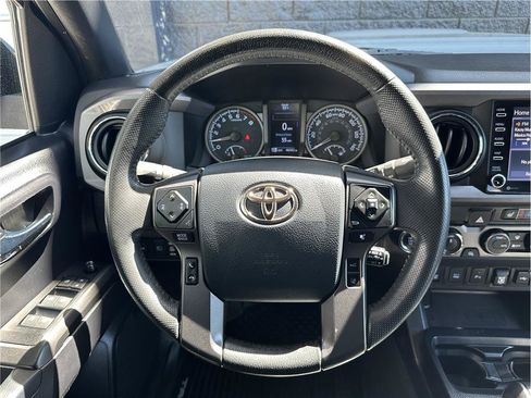 Used 2020 Toyota Tacoma TRD Sport w/ TRD Premium Sport Package AWD/4WD image 19