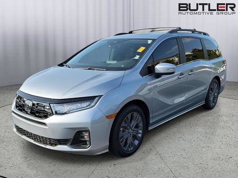 Used 2025 Honda Odyssey Touring image 2