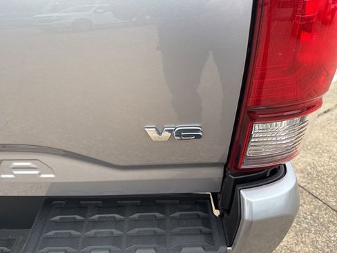 Used 2021 Toyota Tacoma SR5 w/ Technology Package image 7