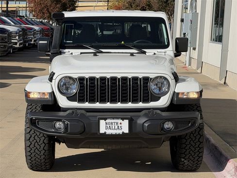 New 2025 Jeep Gladiator Sport image 3