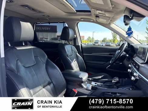 Certified 2022 Kia Telluride EX w/ EX Premium Package AWD/4WD image 4