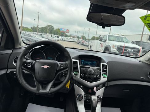 Used 2015 Chevrolet Cruze LT FWD image 16