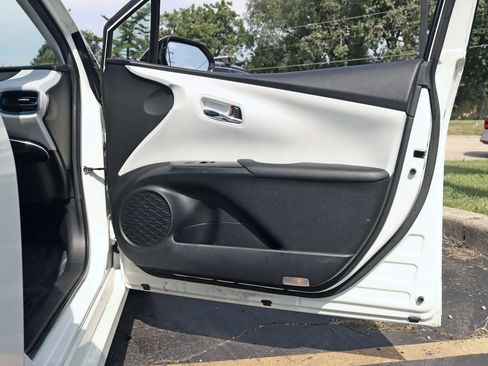 Used 2017 Toyota Prius Prime Premium FWD image 31