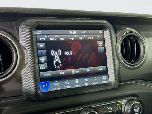 Used 2023 Jeep Wrangler Unlimited w/ Sun & Screen Package AWD/4WD image 19