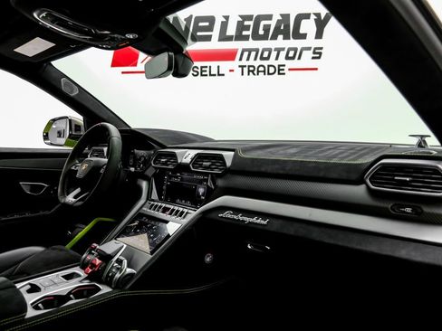 Used 2023 Lamborghini Urus Performante AWD/4WD image 16