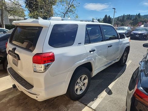Used 2011 Toyota 4Runner SR5 w/ Convenience Pkg image 3