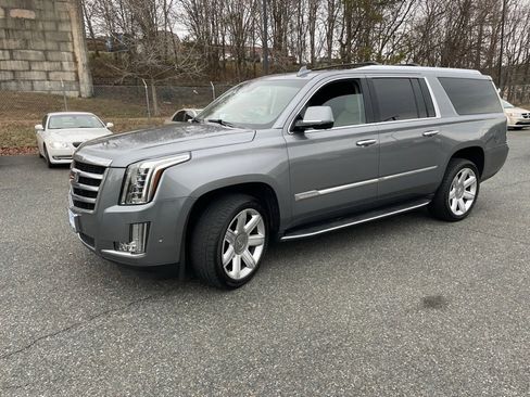 Used 2018 Cadillac Escalade ESV Luxury image 1