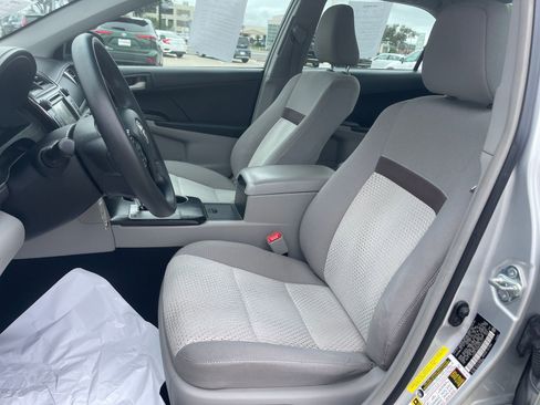 Used 2012 Toyota Camry LE FWD image 25