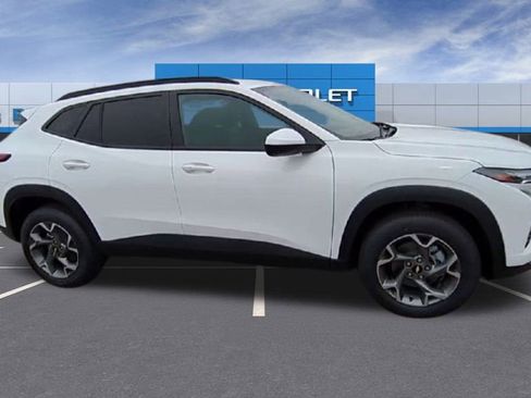 New 2025 Chevrolet Trax LT w/ Driver Confidence Package image 2