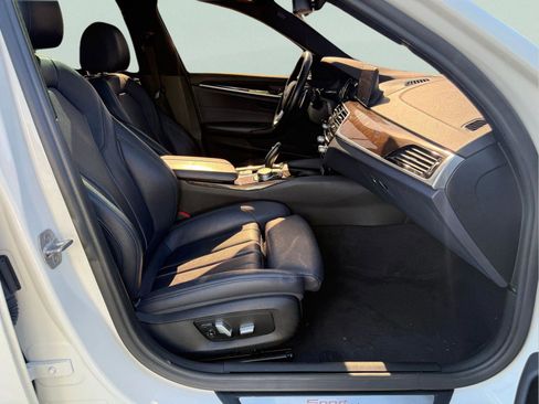 Used 2018 BMW 530i xDrive image 13