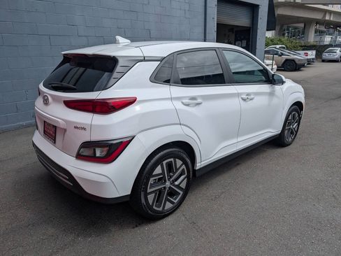 Used 2023 Hyundai Kona SE FWD image 3