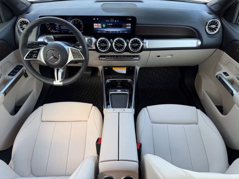 Used 2026 Mercedes-Benz GLB 250 4MATIC image 12