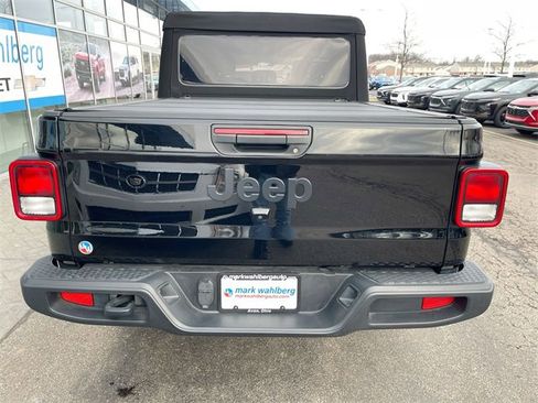 Used 2024 Jeep Gladiator Sport image 30