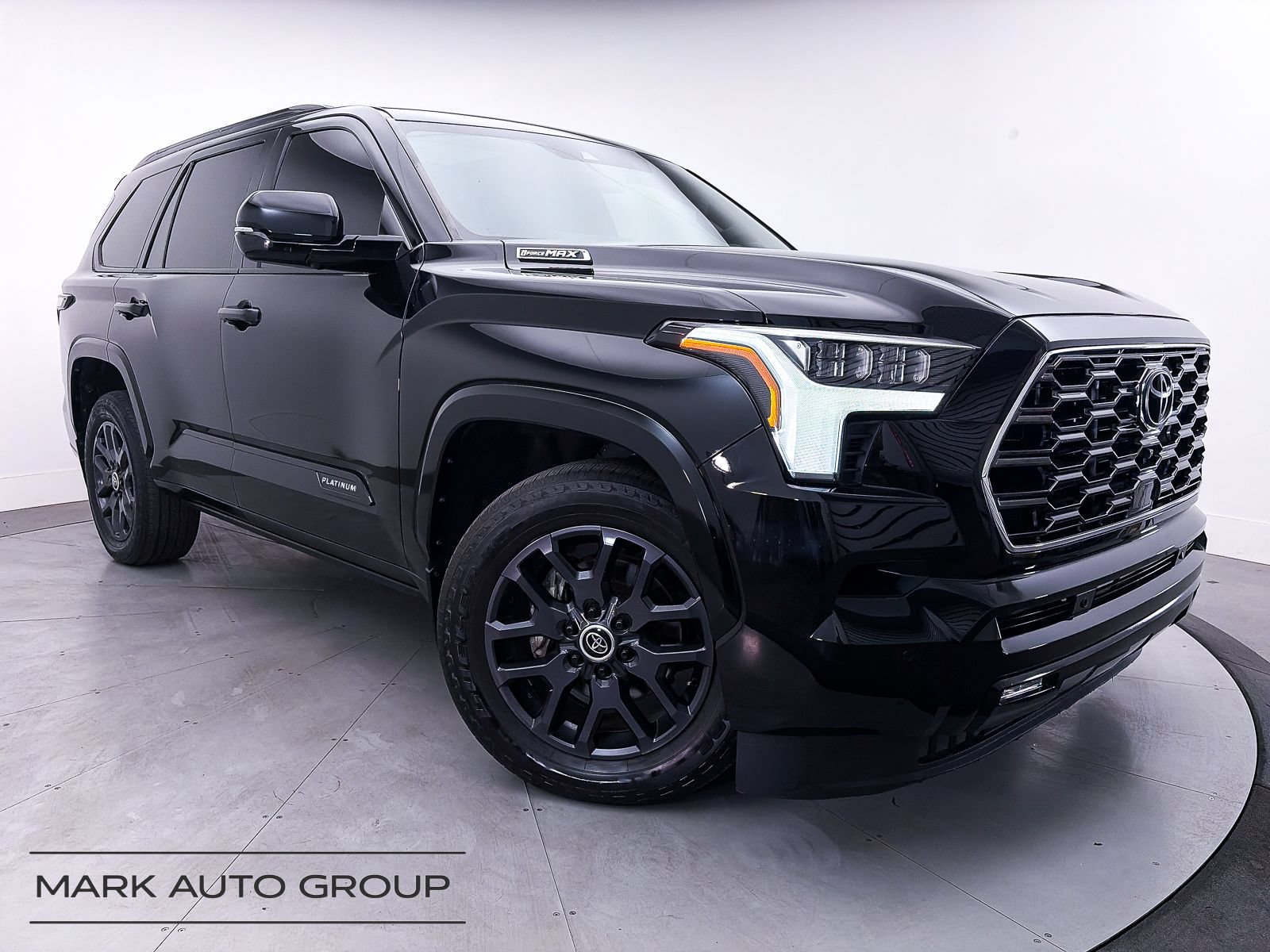 Used 2024 Toyota Sequoia Platinum AWD/4WD image 1