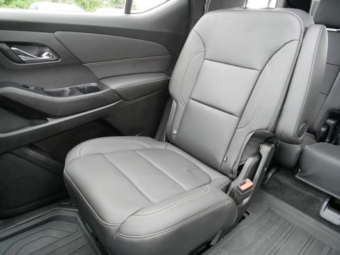 Used 2023 Chevrolet Traverse LT w/ LT Premium Package AWD/4WD image 12