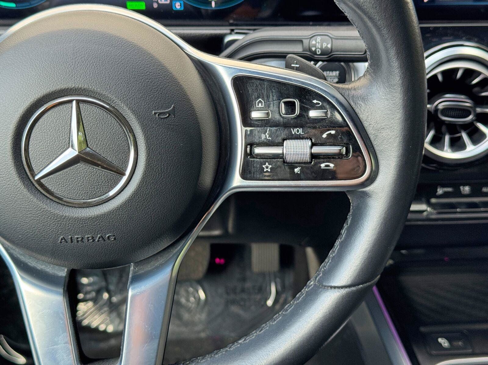 Used 2023 Mercedes-Benz EQB 300 4MATIC w/ Exclusive Package image 22