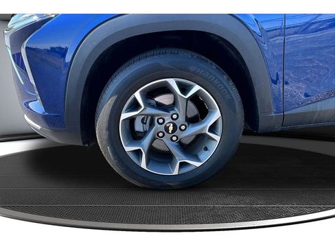 Used 2024 Chevrolet Trax LT w/ LT Convenience Package FWD image 11