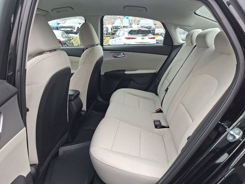 Used 2023 Kia Forte LXS w/ LXS Technology Package image 11