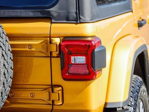 New 2026 Jeep Wrangler Unlimited Sahara AWD/4WD image 10
