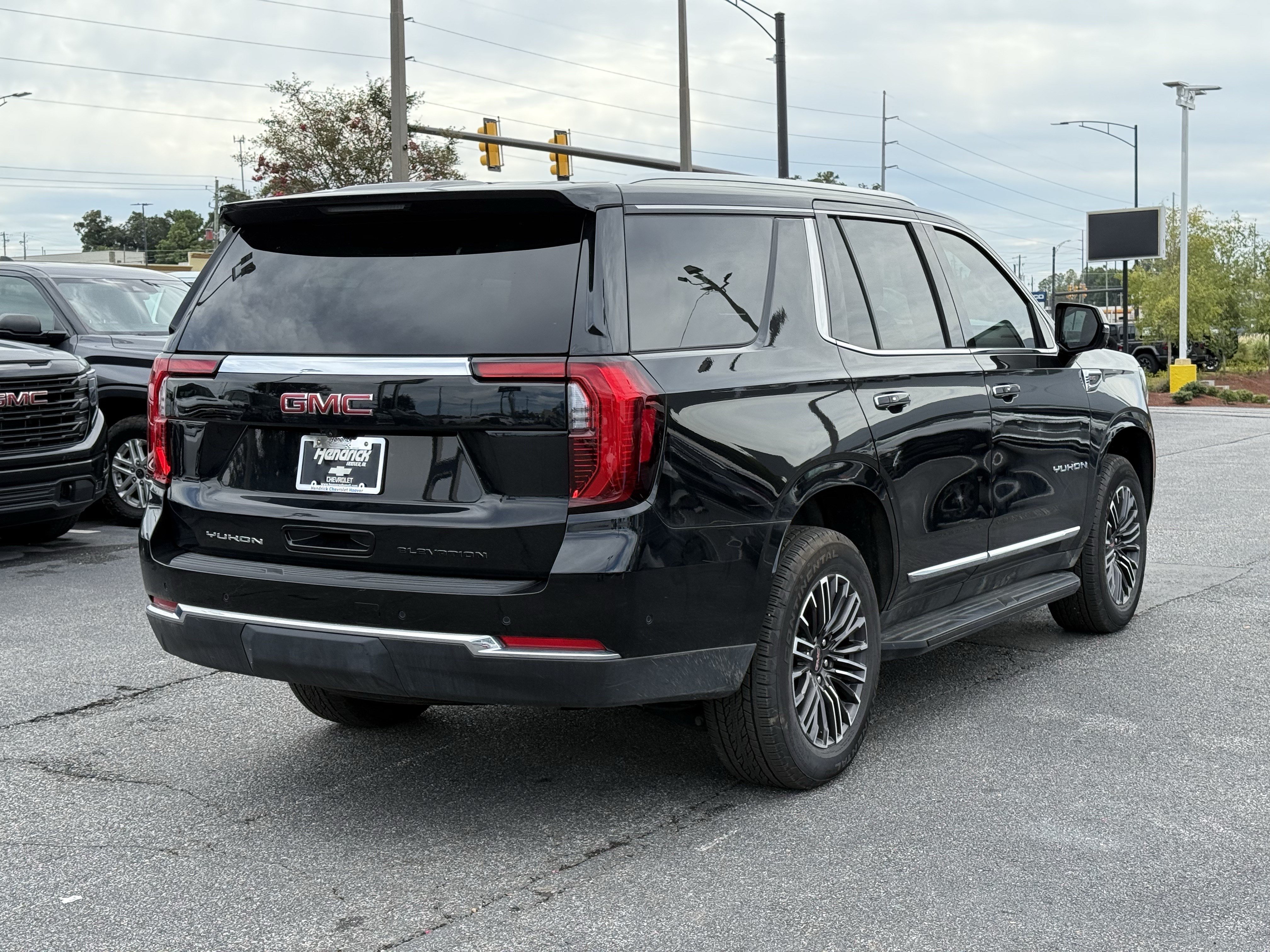 Used 2025 GMC Yukon Elevation AWD/4WD image 11