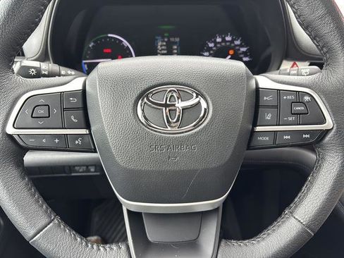 Used 2022 Toyota Sienna XLE image 24