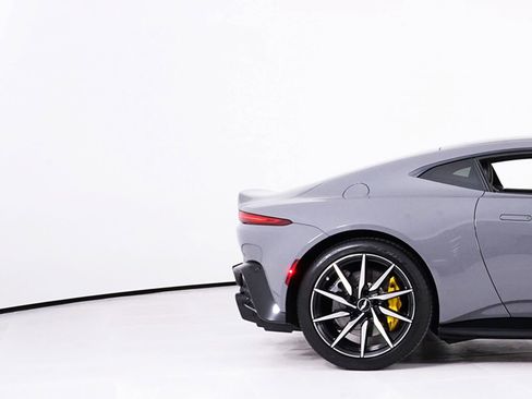 Used 2019 Aston Martin V8 Vantage Coupe RWD image 14